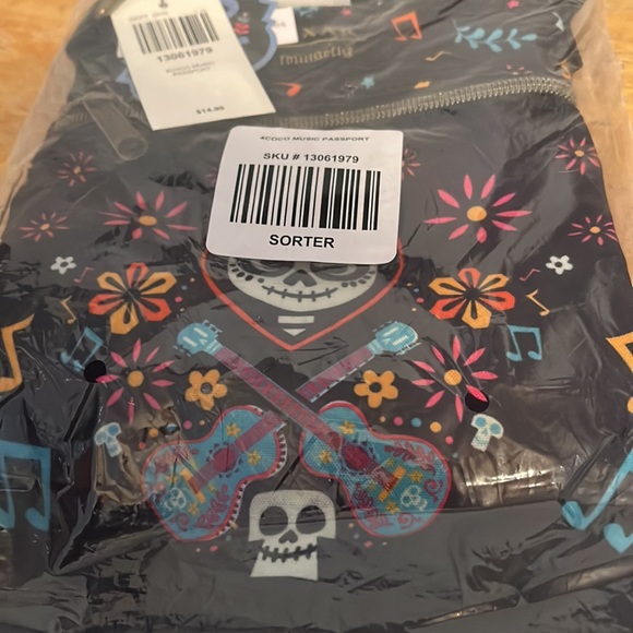 Disney Loungefly 4Coco Music Passport bag with adjustable strap. NWT - Picture 4 of 4